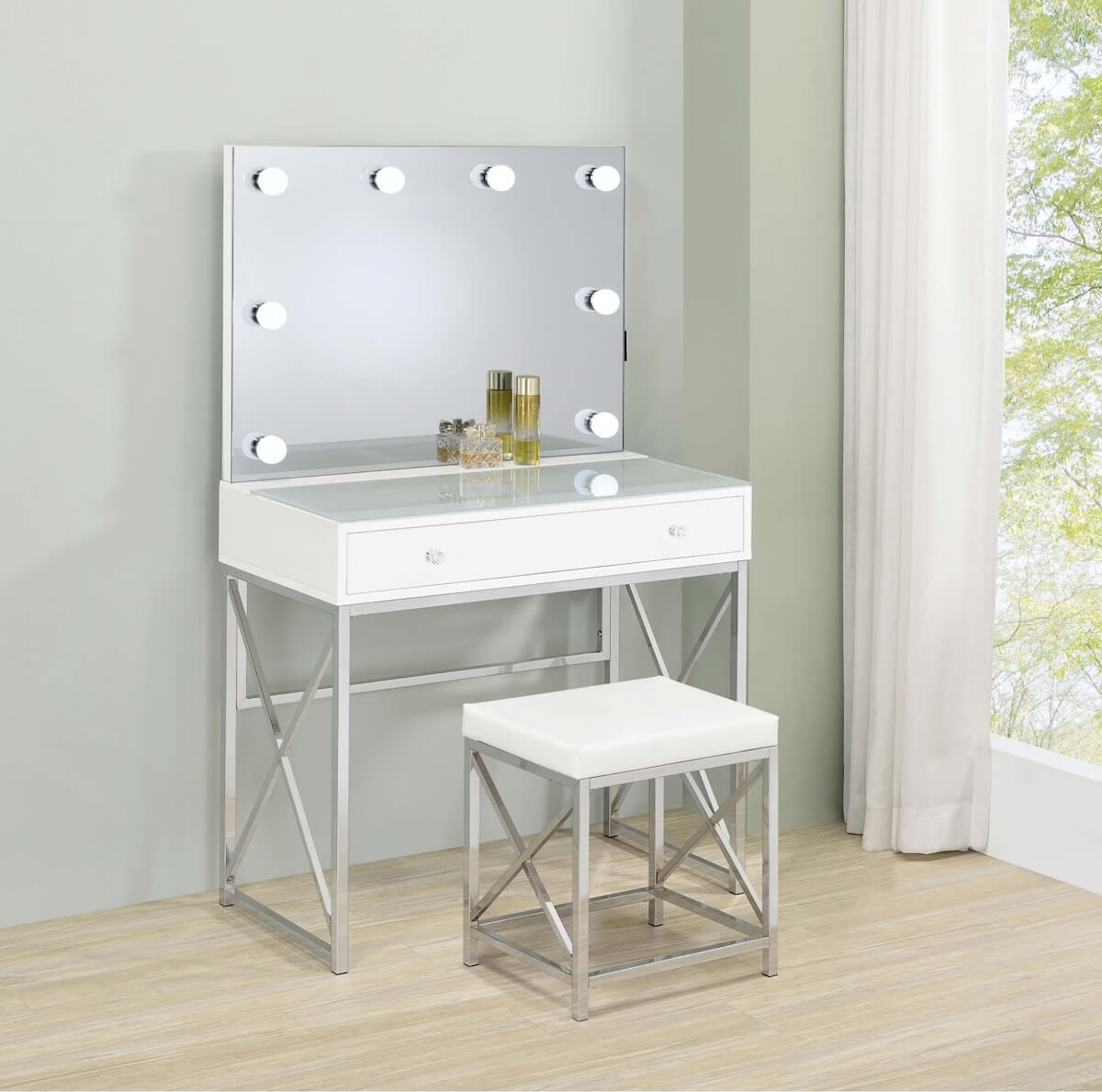 16 Modern Makeup Vanity Sets To Boost