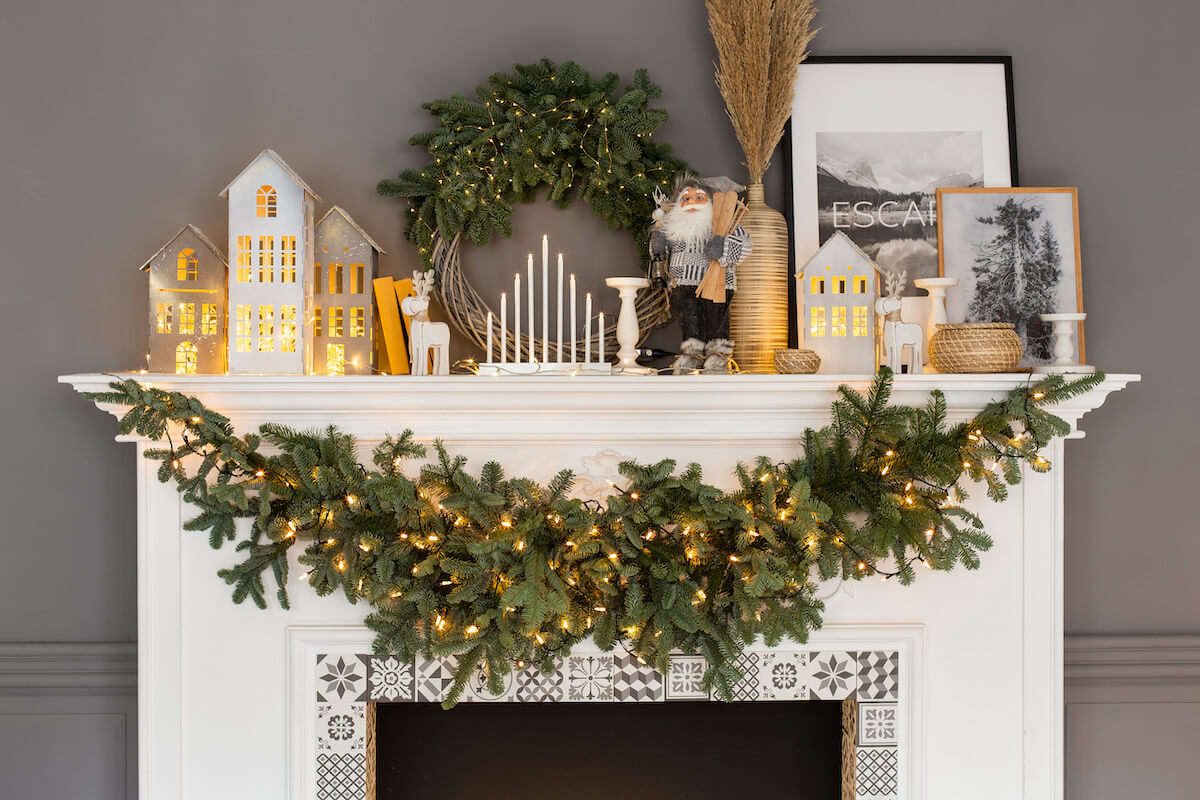 10 Christmas Mantel Decor Ideas That Spark Joy