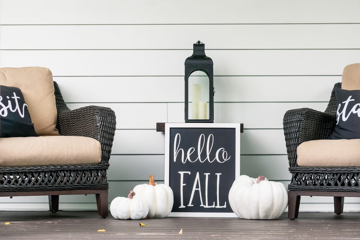 hello FALL written on a blackboard