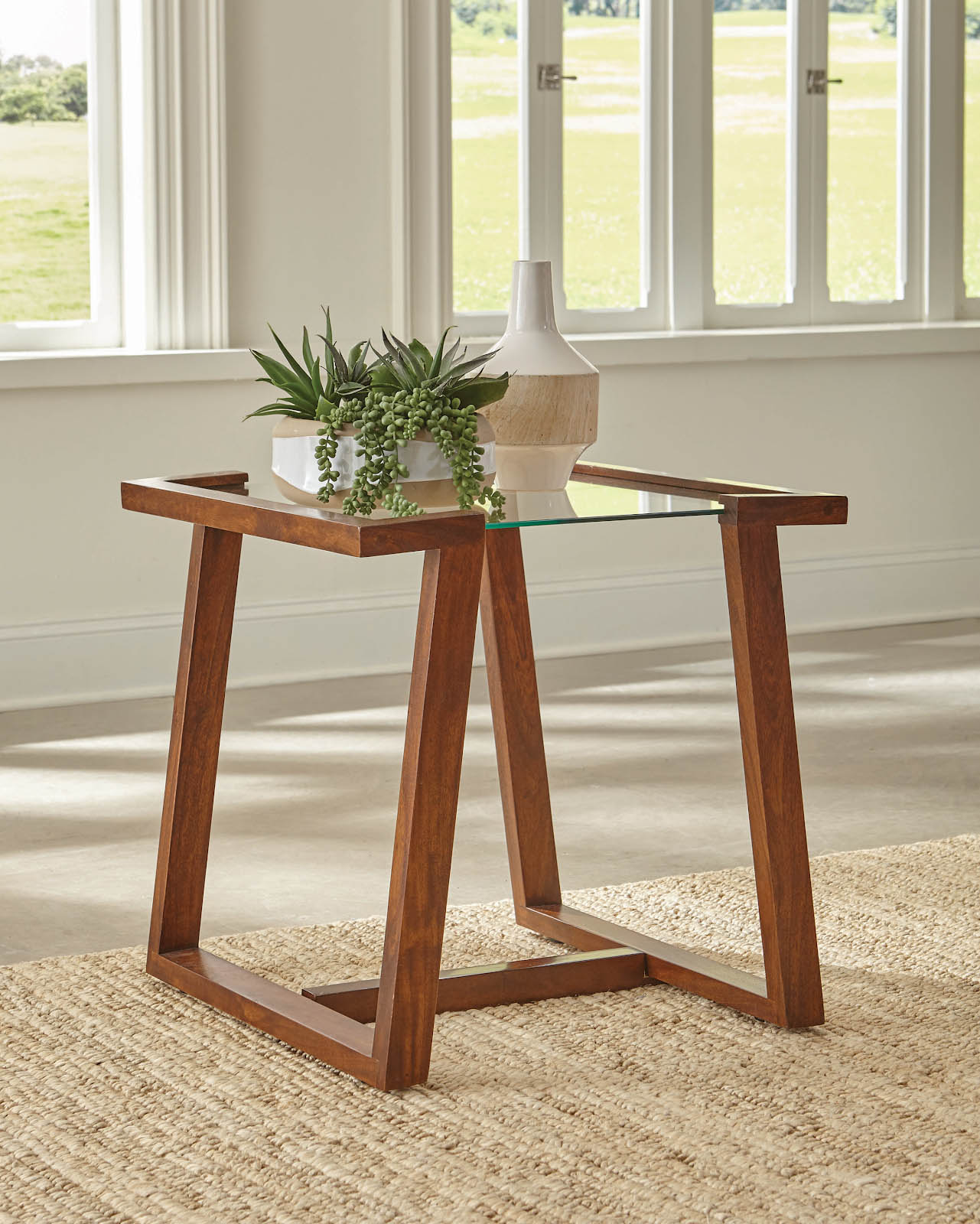 Monrovia table