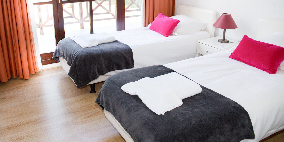 6 Ways to Arrange Your Bed Pillows